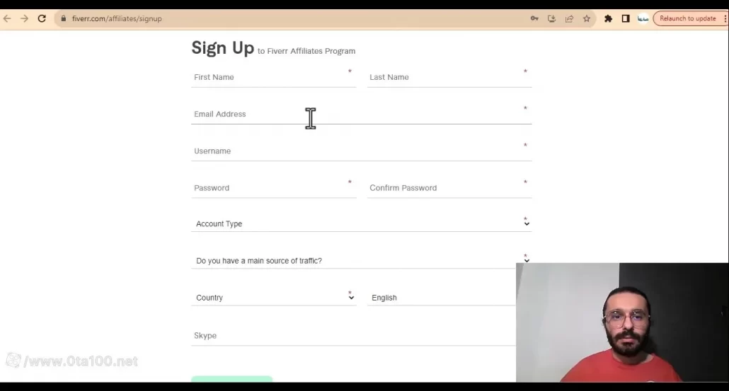 برای کار از طریق افیلیت فایور، نیاز به ثبت نام و احراز هویت فایور دارید. پس نام و نام خانوادگی و ایمیل خود را وارد کنید